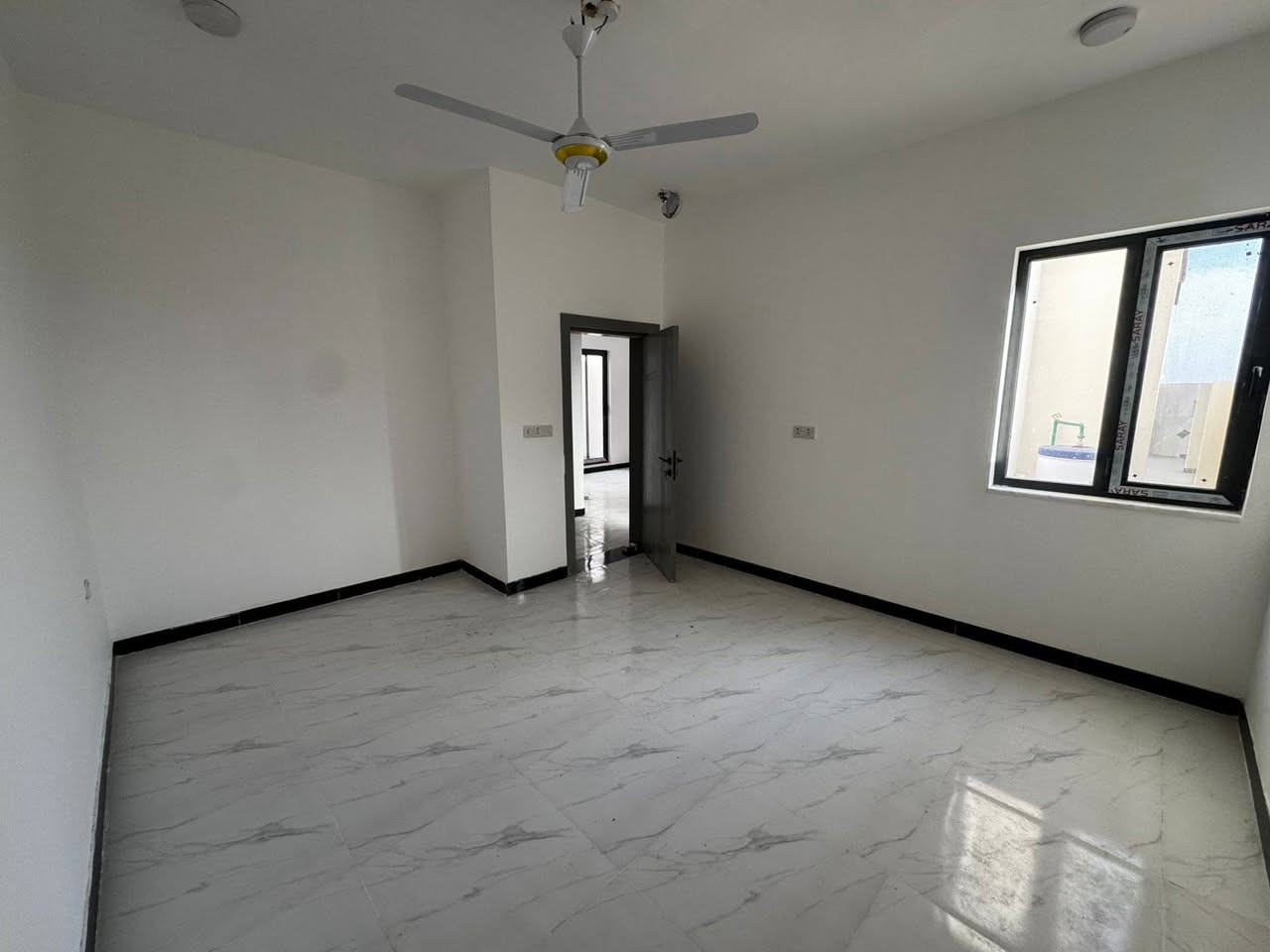 السلام عليكم...
 _🏠🏠🏠بيت للبيع (طابو صرف)في مجمع الزهراء السكني [مشمول بالمبادرة]
_بيت ركن  200 م طابق واحد ويحتوي على اضافات على تصميم خارطة المجمع .
_ المجمع متوفرة بيه كل الخدمات 
_مكان مميز ركن على شارع بعرض ٤٠الحولي المقترح الرابط بين طريق الحمزة وطريق النجف مباشرتنا...
_للإستفسار اكثر مراجعة مكتبنا او الاتصال
ما متواجد فيس بوك او تساب
***********
