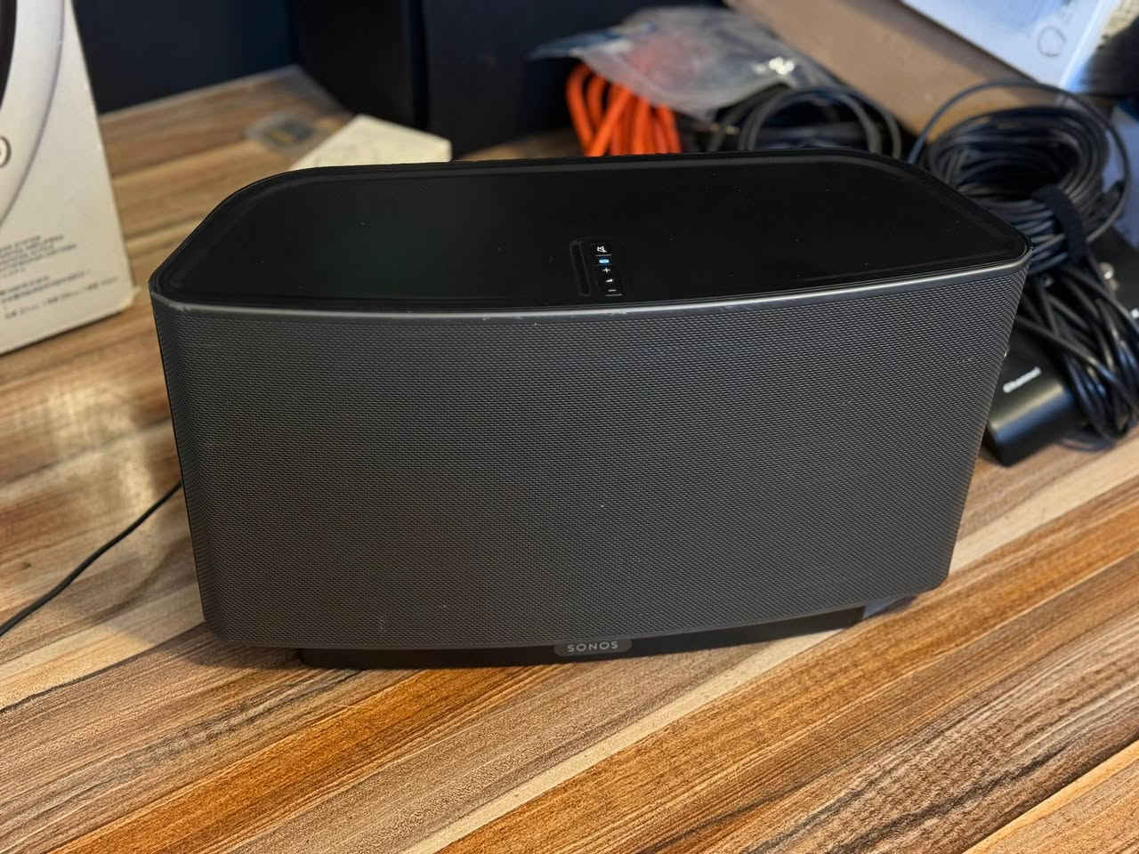 Sonos play 1 
Sonos play 5 1st gen


**إذا كنت صاحب هذا الإعلان وتريد حذفه لأي سبب، رجاءا أرسل رسالة إلى الدعم الفني**