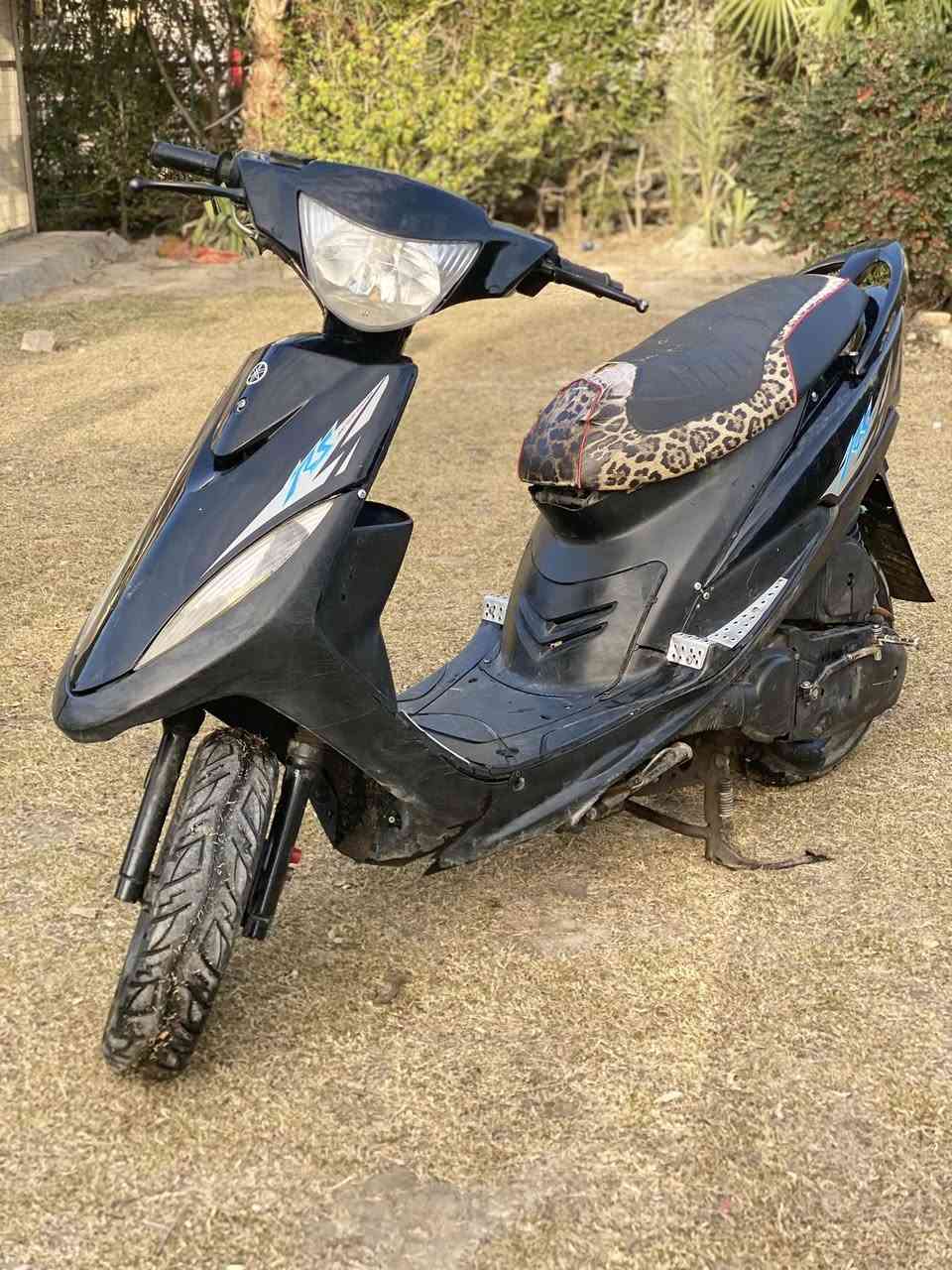 السلام عليكم دراجه للبيع ماكس عدله شغاله مابيها اي نقص  السعر ٤٥٠ الف وبيها مجال حك الجيه عنواني البلديات رقم الهاتف ***********
