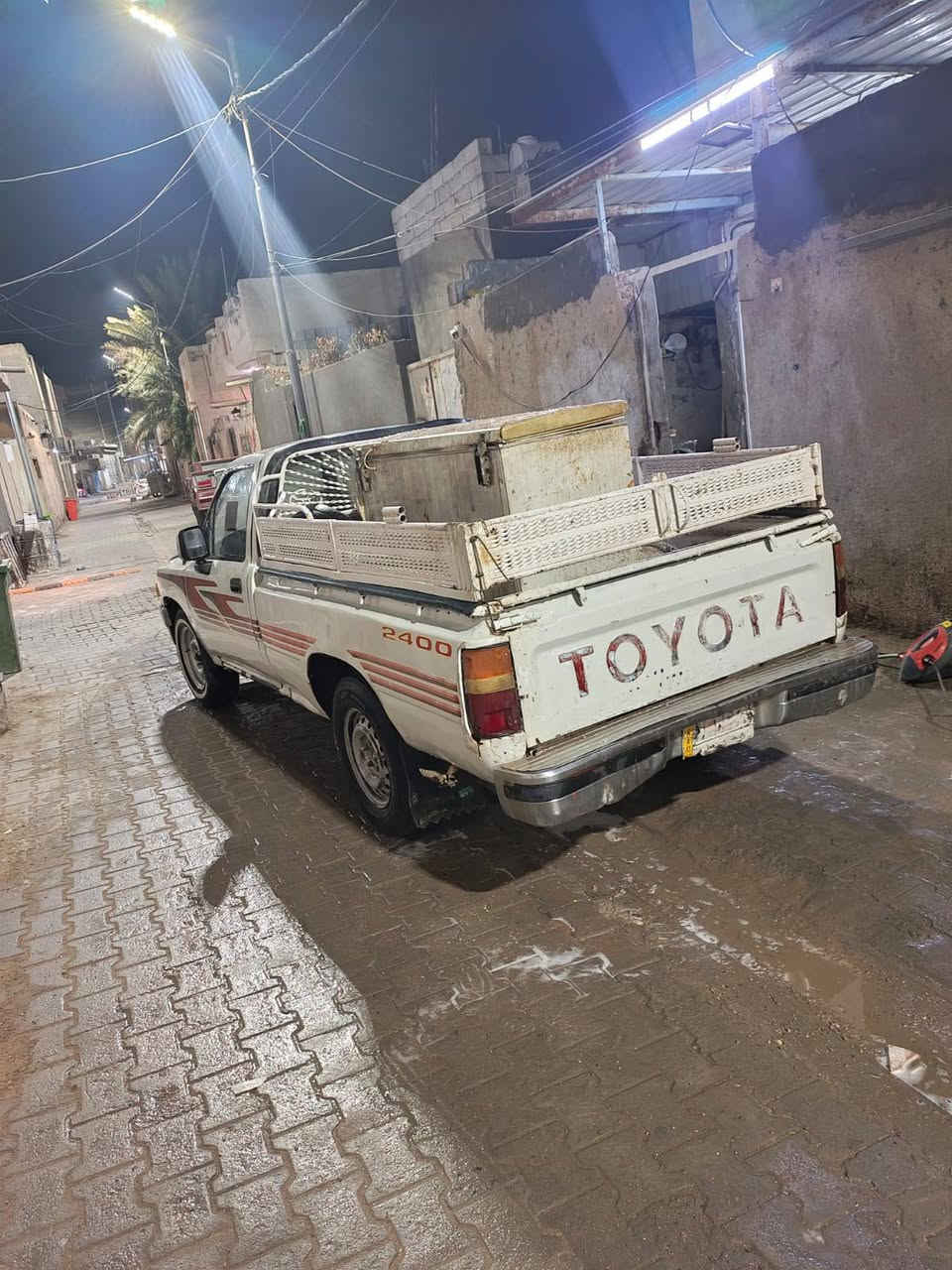 موديل 95مصبوغه جماليه رقم واسط سنويه لغايت 28 كير محرك اكسن شاصي كله مكفول سدر جديد  تخم تاير سياره ماناقصهه اي شي موجوده في محافظة ميسان قضاء علي الغربي ***********
