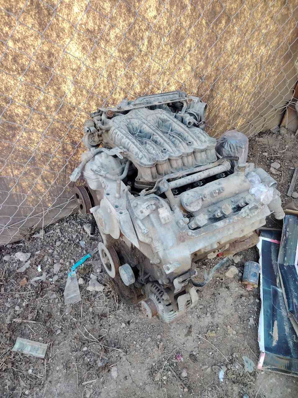 غراض سوناته مقدس
مكينه 3300 كامله من كل محتوياته
تخم بك لايت خليجي
بك لايت الايمن امريكي
دبلات حاويه هوه لوي وقاعده ***********
