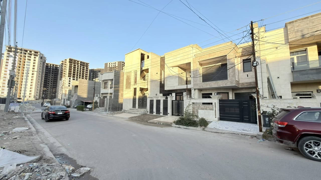 مشتمل للبيع مساحة 125 ‏حي الجهاد الشارقة شارع 15 مجاور مجمع النسيم مقابيل شارع 20 المسالة والعدالة المحتويات 5 غرف نوم صحيات عدد4 الواجهة ستة وربع نزال 20 واجهة البيت مرمر أرضية البيت مرمر شغل درجة أولى بناء حديث غير مسكون الاستفسار ***********
