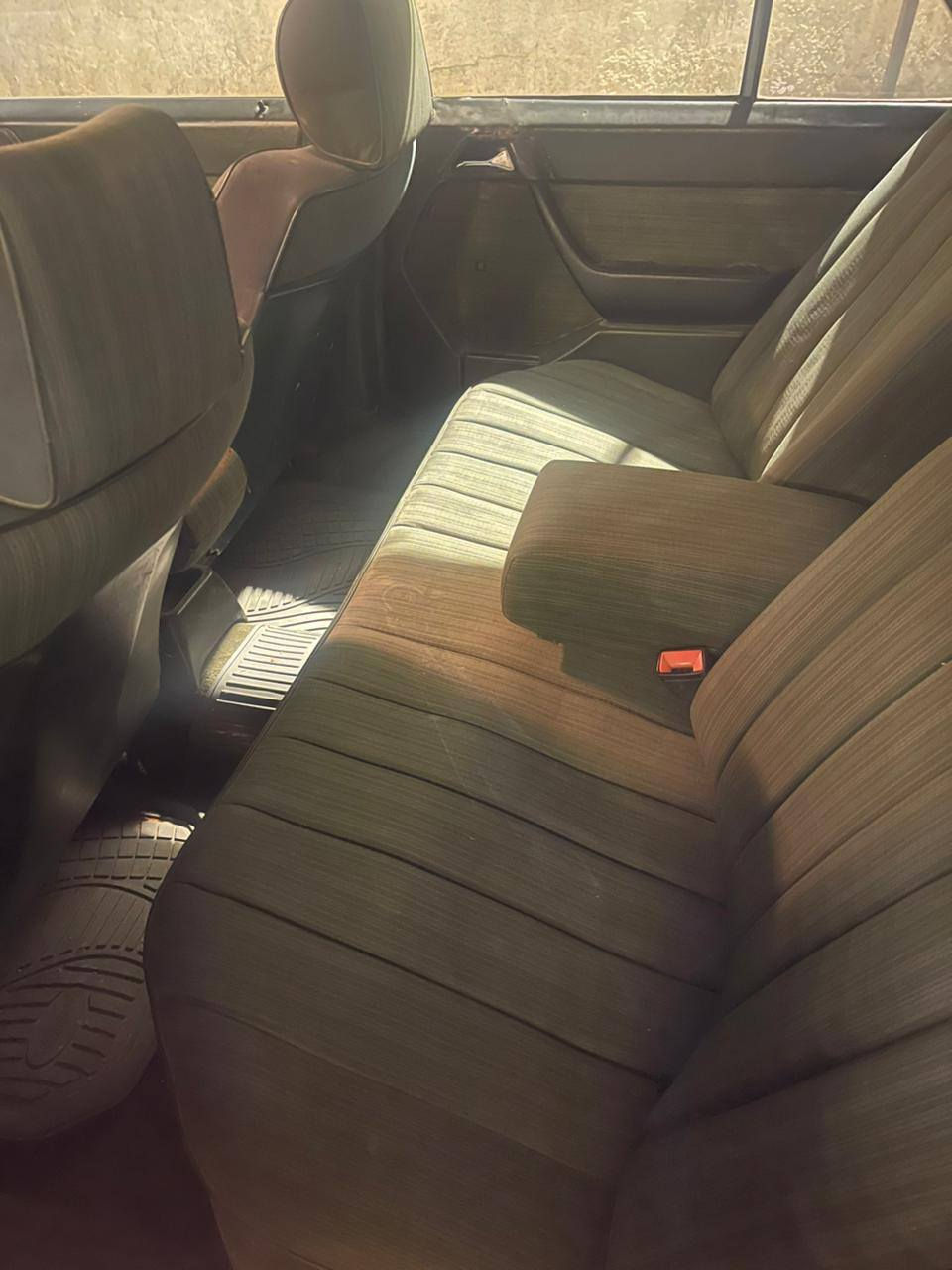 للبيع مارسيدس محرك 300 بلاديه  السعر ٤٧ مستعجل ع البيع  بغداد بأسمي ***********
