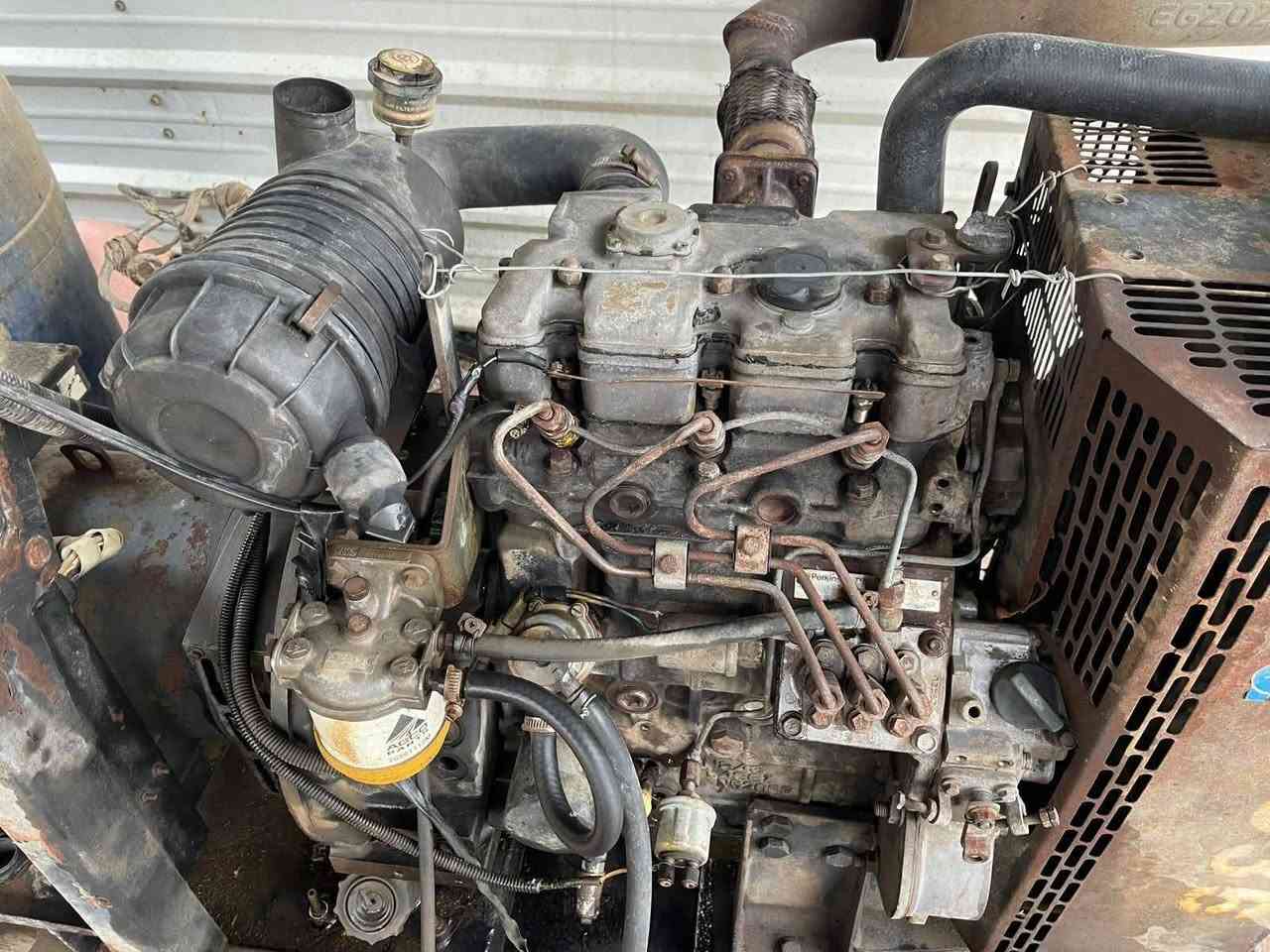 سلام عليكم
مولده بيركز للبيع 15 كيفي تريفيز
كامله ما تصرف عليها ربع دينار بورد سيطره كامل اوتوماتيك تطفي وتشتغل وحدها ذا تنقص دهن تطفي
محرك بلادي بم بلادي ما مفتوح بيها فقط قبق الولفات فتحته بيدي بدلت واشر فقط فقط 
السعر 20
 ***********
