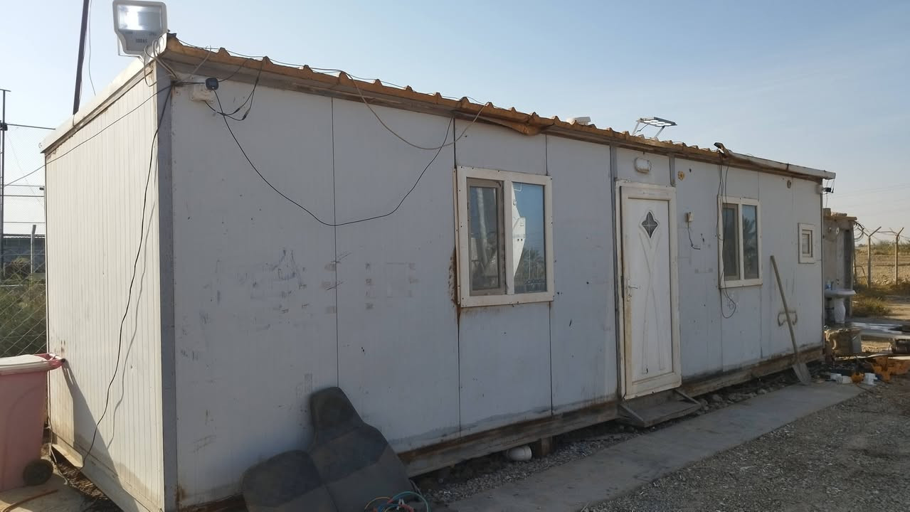 السلام عليكم كرفان للبيع المكان الناصريه قضاء الرفاعي الطول 9والعرض 3ونص لتواصل عله الرقم ***********
