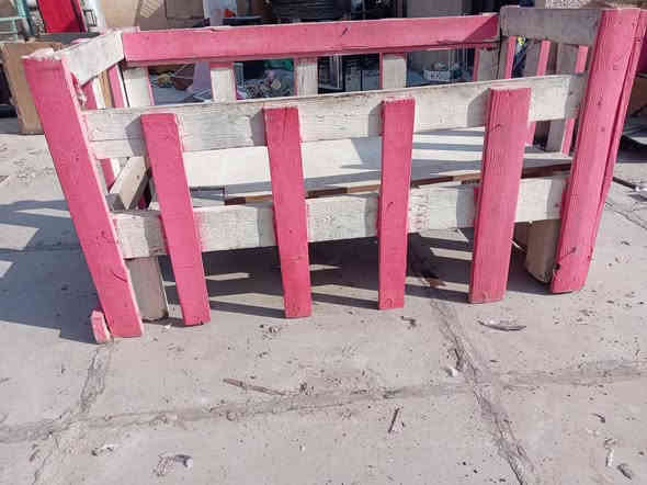 جربايه طفل خشب الي محتاجه يجي ياخذه مجانا جسر ديالى القديم ***********
