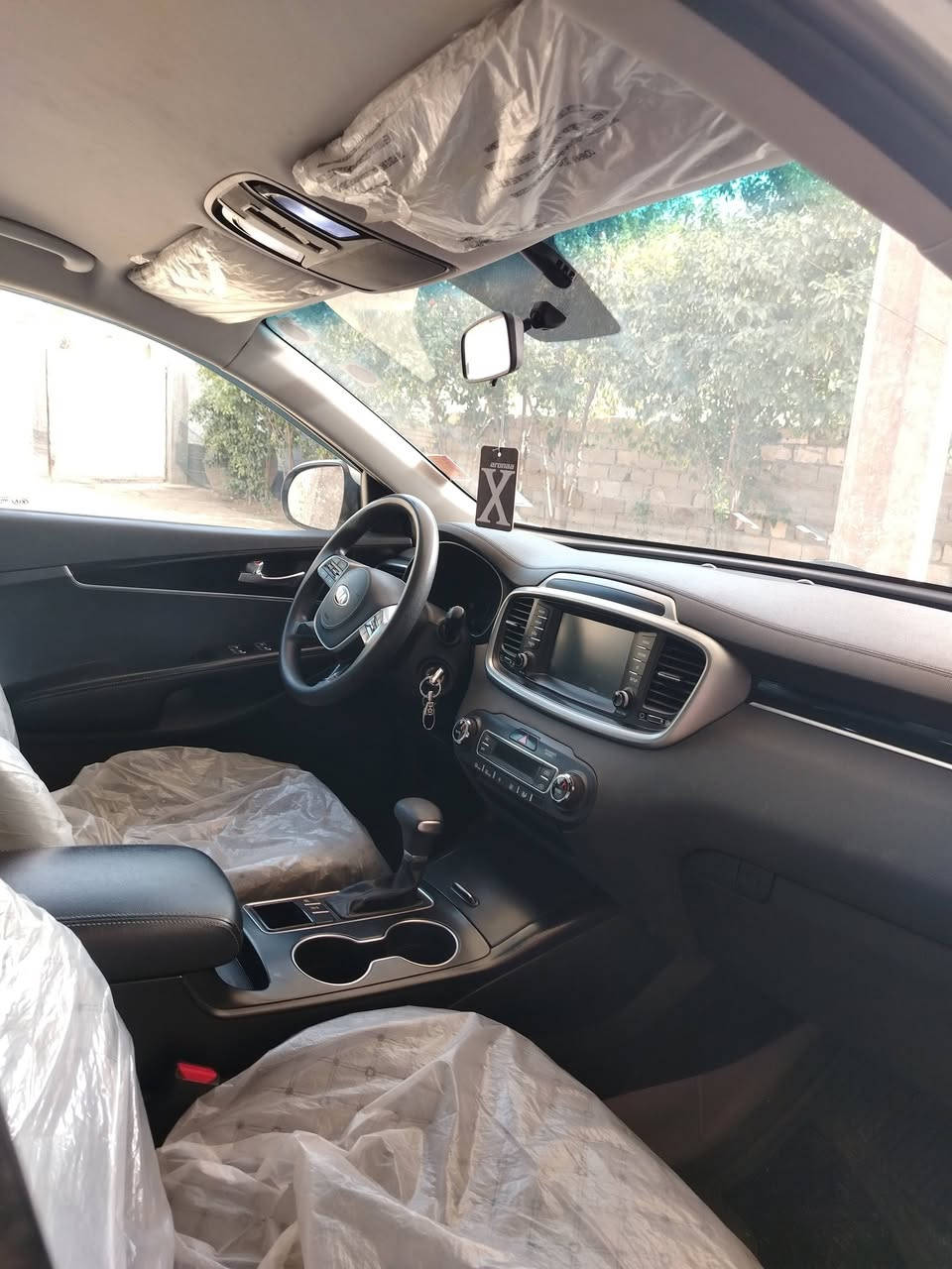 السلام عليكم كيا سورنتو وارد امريكي موديل 19   7راكب مكينه 6vضررها جاملغ الايسر الامامي صبغ بدون تبديل وبارد بالبنيد كشنات جلد السعر225 وبيها مجال للشراي للاستفسار الاتصال ***********
