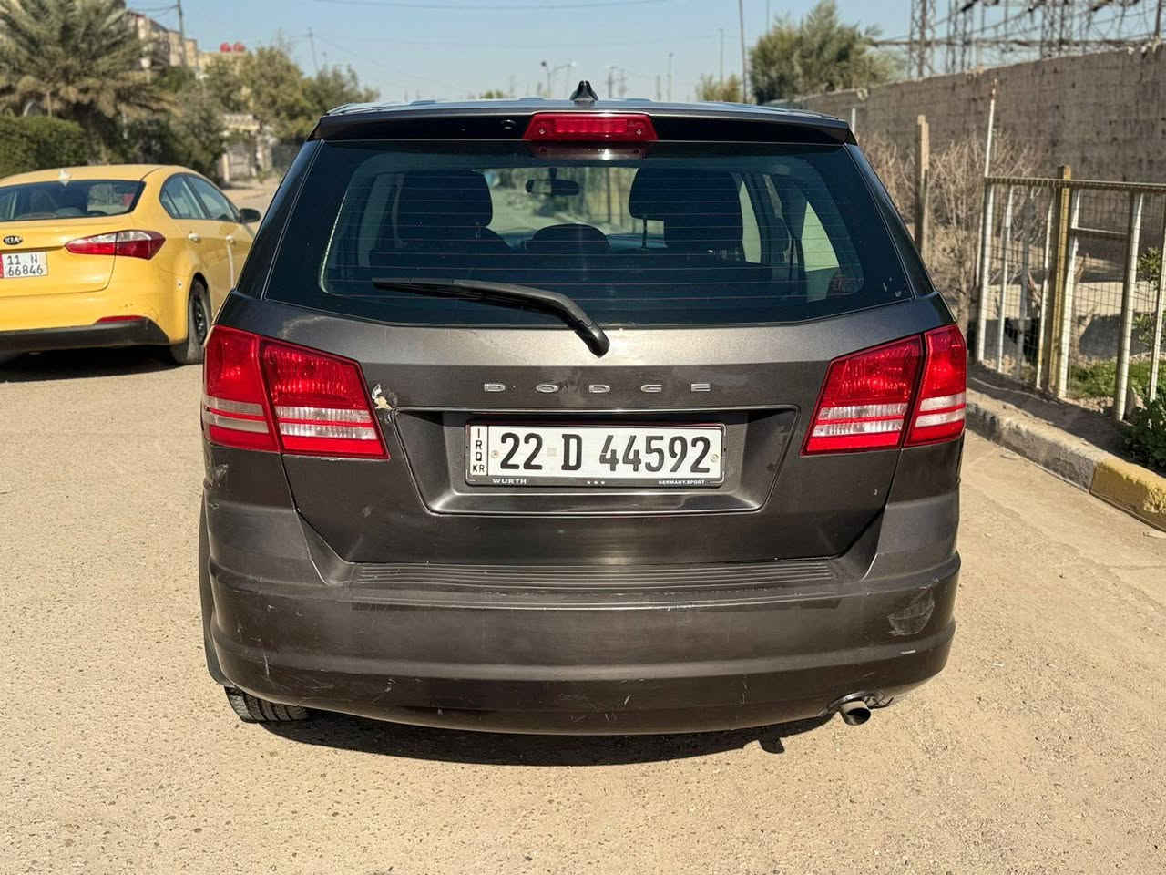 سلام عليكم
للبيع دوج جورني
موديل 2015 
بيه طخه بل بنيد
صبغ بل جنطه قليل 
محرك 2400 
خمسه راكب
بصمه 
تحكمات فول 
السعر 102 ورقه
مكان سياره بغداد بلديات حي تجار
اتصال على رقم ***********
