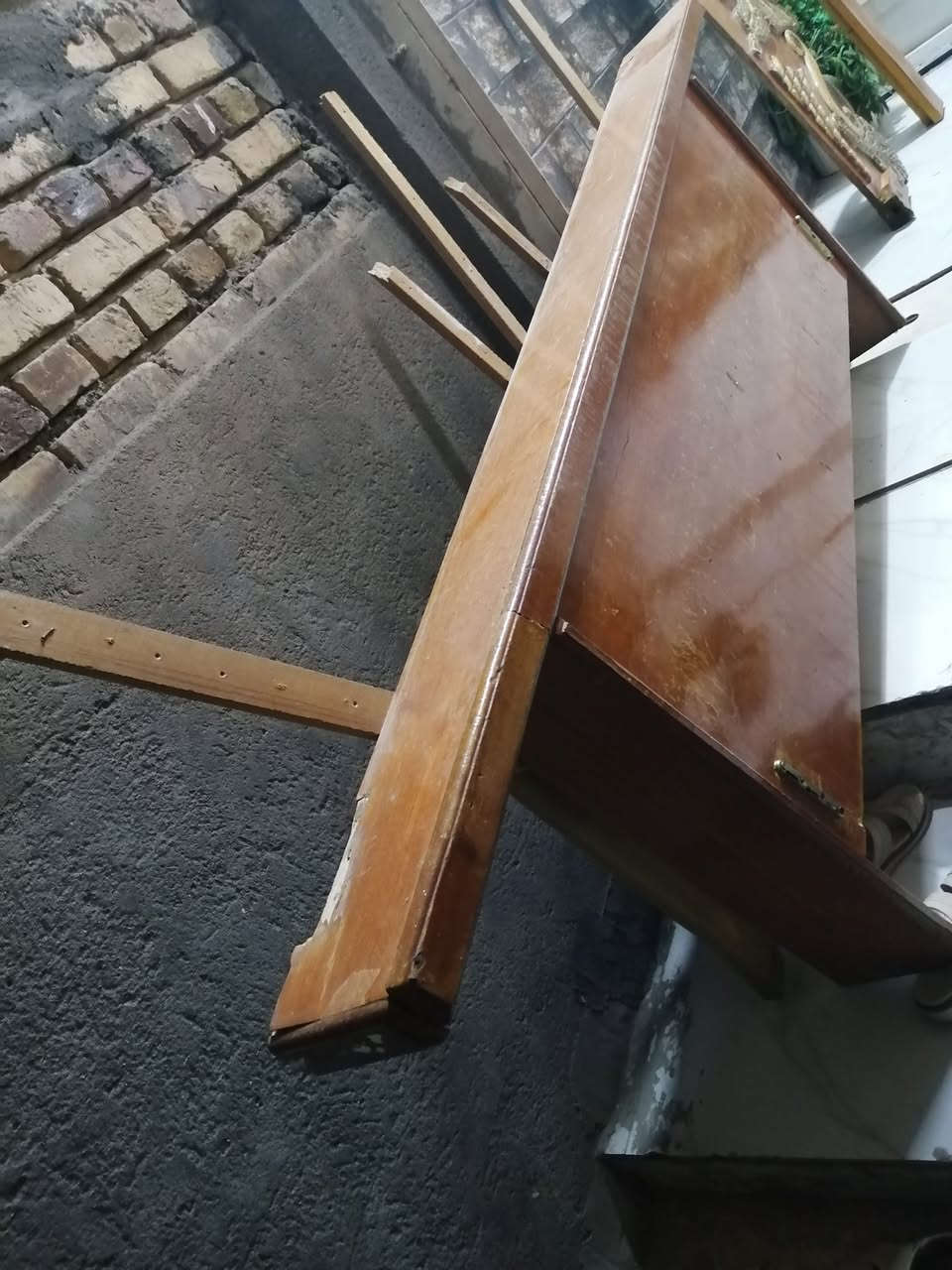 السلام عليكم توابع غرفة نوم/ تبعيات +ميز تلفزيون +زاوية +تاج الجرباية الناصي والعالي نظيفات  للبيع


**إذا كنت صاحب هذا الإعلان وتريد حذفه لأي سبب، رجاءا أرسل رسالة إلى الدعم الفني**