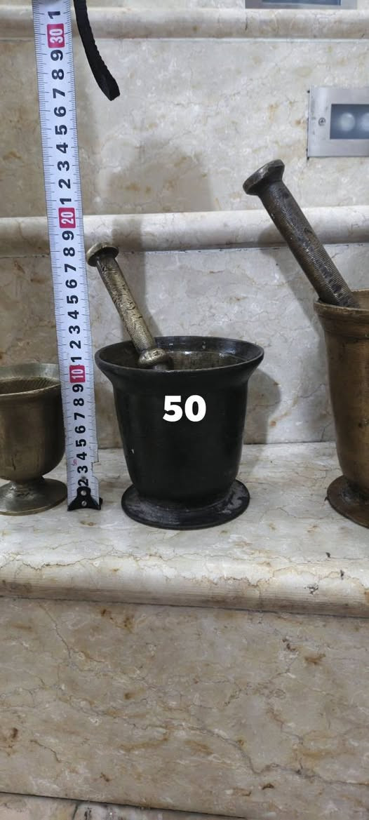 سلام عليكم هاونات بغدادي قديم ارتفاع والسعر موضح بالصور هاونات قديمه ثقيل الهاون الحبير لونه نادر ارتفاع حلو 20 
***********
