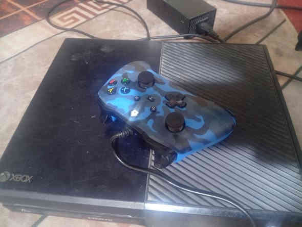 اكس بوكس 1 بي اشتراك ثلاثه اشهر هسه جديد رايده سعرها 150  ***********
