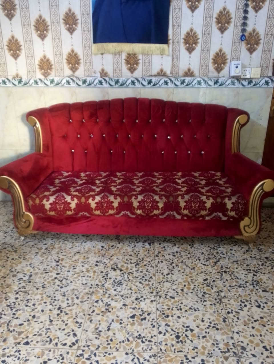 السلام عليكم اخوان تخم اللبيع عراقي 10 مقعد حيل نضيف مكان العبيدي شارع 20 قرب سنتر المصطفى سعر 150 الف  رقم *********** ☎
