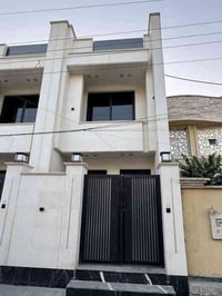 ⸻  للبيع – بيت في منطقة السيــديه  📏 المساحة: 80 متر  🏠 الواجهة: 4 متر...