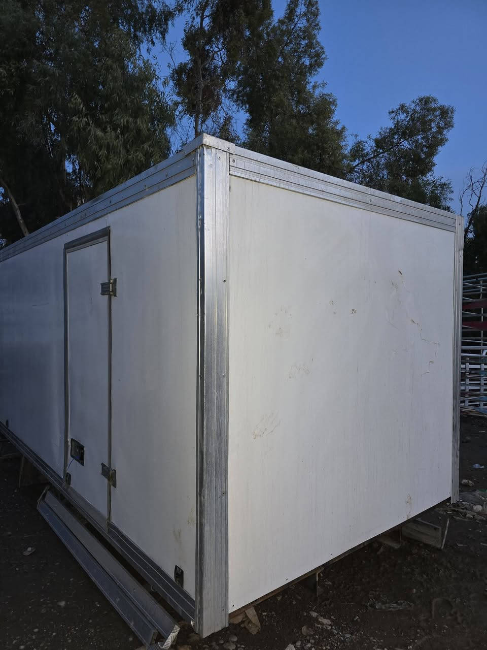 بؤكس للبيع كنتر سعر 20$  ***********.  ***********. أربيل شارع 100
