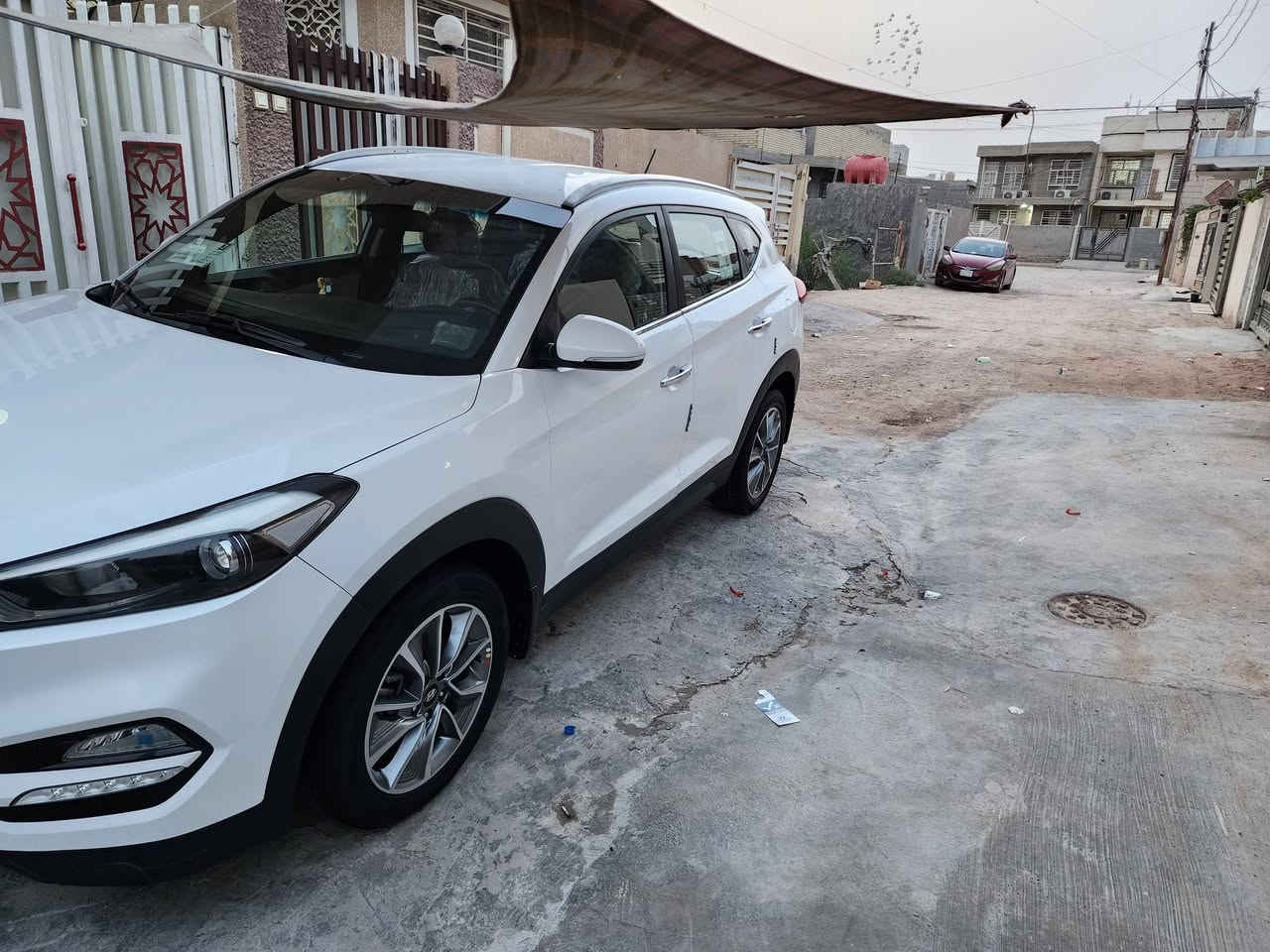 السلام عليكم توكسان 18 للبيع كفاله عامه ماشيه 100 ماكينه وقير مقفولات وتفاصيل السياره بالسونار السعر 195 وبي مجال رقمي*********** خليجيه السياره باسمي
