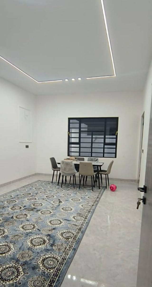 دار للبيع في حي الملايين الثانية
مساحه الدار 170م 
يحتوي الدار على 6 غرف نوم ومطبخ وصحيات واستقبال وهول 
موقع الدار مجمع الملك 
صنف الدار زراعي حق تصرف نموذج 25 وصل بلدية 
لمعرفه السعر أكتب تم 
أو مراجعه مكتب مدخل حي الملايين الاولى مكتب أرض التميز للبناء والعقار 
اي استفسار يرجى مراسلة الصفحة او الاتصال ع الارقام المذكورة⬇️⬇️
***********
***********
