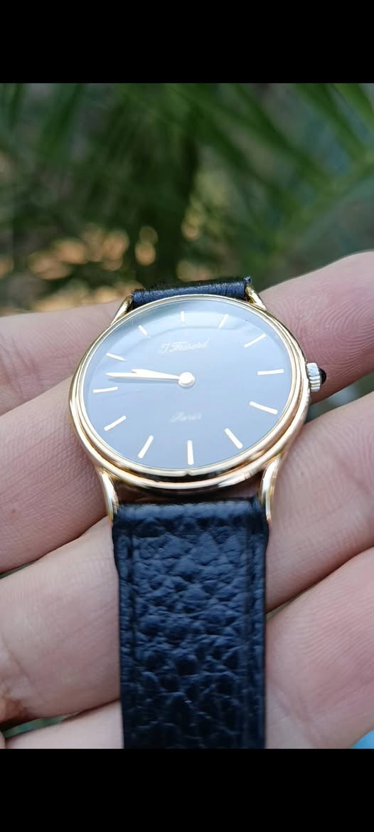 قشطة من جي فريزورد
صناعة فرنسية و ماكنة سويسري 
نصب تكويك انتاج السبعينات 
32 ملم كلاسك رسمي 
بلاك ديل مينا اسود زيرو
دكمة زافير
سير جلد طبيعي مستبدل
نظافة ممتازة جدا 
السعر 90 الف


**إذا كنت صاحب هذا الإعلان وتريد حذفه لأي سبب، رجاءا أرسل رسالة إلى الدعم الفني**