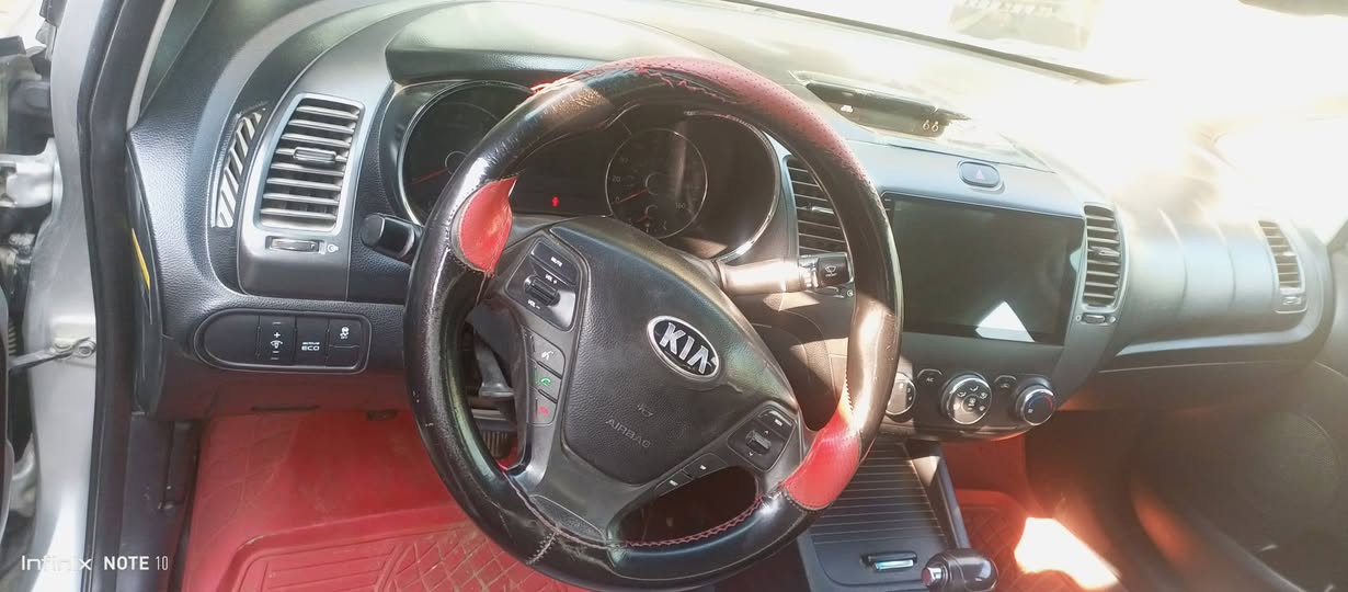 كيا فورتي ٢٠١٤ رقم بغداد دولي بيها ٣ قطع صبغ نفسهن مصبوغات بدون حادث قوي ماشية ٢١٧ نص فول السيارة جديدة كلها على وضعية الوكاله مكينة گير تبريد تدفئة صدر امامي خلفي تخم تاير كله جديد مال جناي مايصرف عليها لو دينار الداخل مالتها كله جديد السعر ٩٧ وبيه مجال عنواني بغداد اللطيفية رقم الهاتف *********** و ***********
