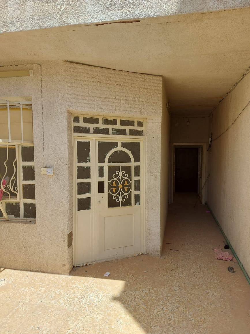 بيت و١٠٠م للايجار ب٣٨ بالوفاء مقابل الجامعه غرفه وصاله ومطبخ واستقبال ومغاسل داخليه وخارجيه كاشي سيراميك كيزر جديد تانكي واير مولده بيت جاهز من كلشي ونضيف ايجاره 350 دفع مقدمه مال شهرين


**إذا كنت صاحب هذا الإعلان وتريد حذفه لأي سبب، رجاءا أرسل رسالة إلى الدعم الفني**