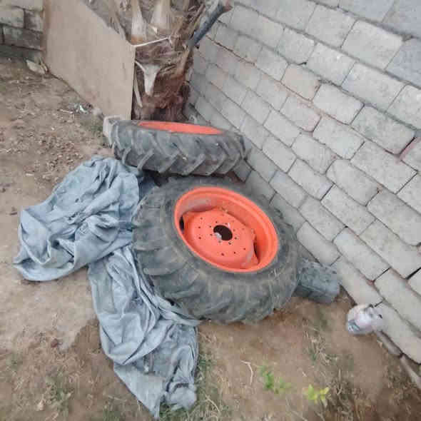 سلام عليكم ورحمة الله وبركاته يوجد للبيع تايرات ٢٨ على ١٢    على ٤ مال كابوته ٤بستم *********** المكان ديالى
