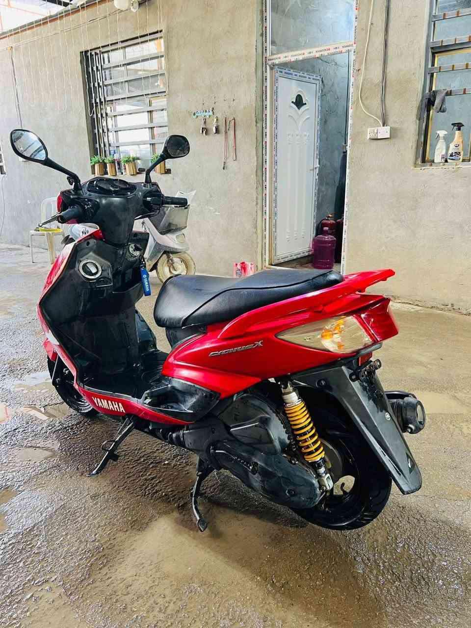 سكنز ياباني اصل منفيس بأسمي مطلعه من الوكيل قبل شهر موجود ب المكاتبه ماخذه 13 ورقه محرك نوزل دراجه جديده كلش و نضيفه شخط مابيه محركه نوزل  كله شرط سعره 11 وبيه مجال بسيط كلش *********** العنوان بابل
