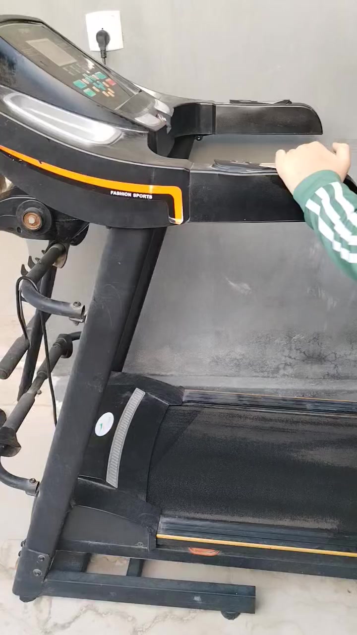 جهاز جري مستعمل نظيف مكلف بنشر
العنوان بغداد المدائن اتصال على رقم ***********
