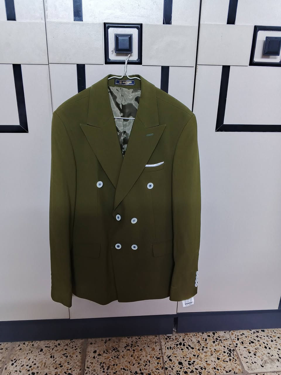 ستره رجالي تركي جديد مو باله ملبوسه لبسه وحده فقط ساعتين اسود قياس 48 وكيوي قياس 52 القطعه على 40 الف موجود توصيل داخل بغداد 5 الاف *********** واتساب فقط
