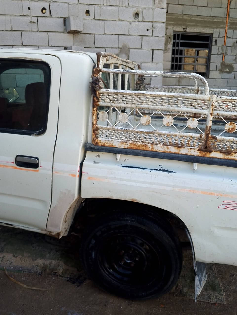 السلام عليكم سيارة بيكم جمرةموديل 1998 للبيع للاستفسار الاتصال على الرقم ***********
