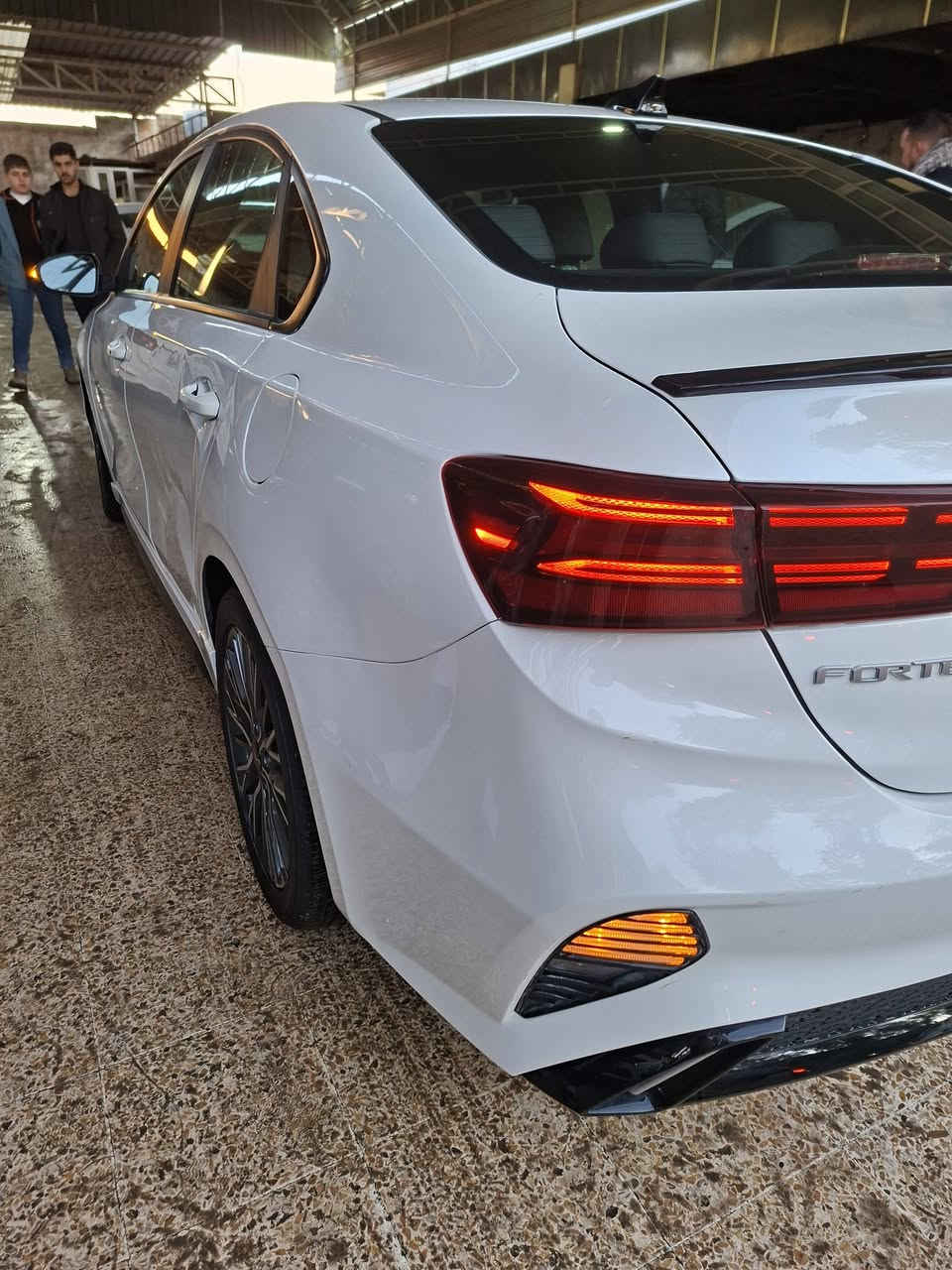 السلام عليكم
كيا فورتي جي تي لاين ابيض 2024
المواصفات...
السيارة زيروو  ماشية فقط 800 ميل..
السيارة فوووول مواصفات فتحة سقف بصمة تشغيل مع بصمة ابواب وتشغيل عن بعد...
رادار امامي + رادار جانبي 
 توقف ذاتي + تحديد مسار
ونقطة عمياء + سايد بريك دكمة ..
 لد امامي ولد خلفي و اضواء ترحيب عند الاقتراب من السيارة
تحكمات ستيرن كروز تثبيت السرعة
 ثلاث وضعيات قيادة (نورمل + سمارت + سبورت)
شاشة كبيرة  8 انج + 🅖🅟🅢+ بوصله + كامره خلفية دواره 
محرك 2000 دوش
 الضرر ... نصف جاملغ امامي ونصف جاملغ خلفي  بدوووون دواخل
 وصور الضرر موجودة بالمنشور ....
السيارة كاتي بدووون رقم ...؟
موصل /  ***********
