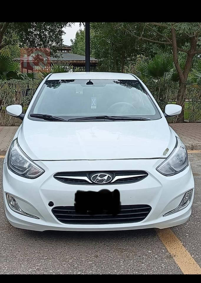 السلام عليكم
هيونداي اكسنت 2016 
المحرك 1.6 4 سلندر 
اوتماتيك 
وارد امريكي ممشى السيارة 113 ميل 
se المواصفات 
بيها قطعيتن فقط 
اللوحة بغداد خصوصي رقم جديد 
عدد المقاعد 5 
مواصفاتها 
كاميرا خلفية 
فتحة سقف 
نوافذ كهربائية 
شاشة اندرويد 
المصابيح امامية ليد 
السيارة حلوة مرتبة مابيها نقوصات سونارها موجود من تتصل علية ادزلكيا واذا انت شراي تجي على السيارة وهم نسوي سونار 
سعرها 90$  
وبيها مجال 
مكاني بغداد 
الرقم ***********
