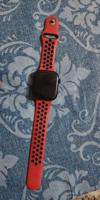 ساعة ابل 11 نضافة 100٪ توصيل ماعندي  بطارية 100 داخل الضمان استخدم اقل...