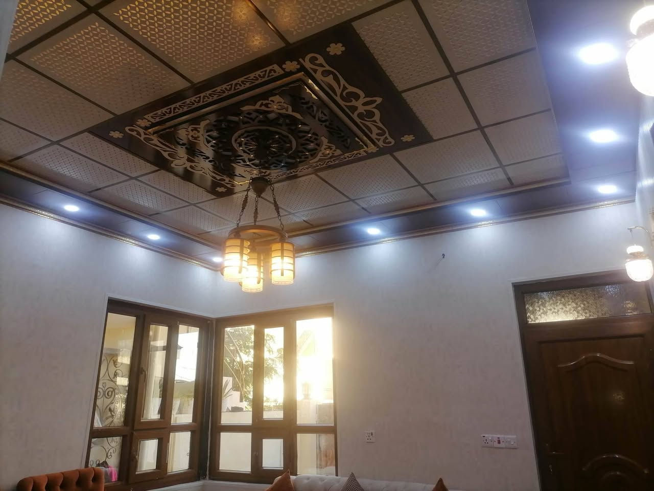 السلام عليكم ورحمه الله وبركاته دارللبيع خانقين حي گلات طابو صرف مساحة ١٢٠متر بناء درجة اولى يحتوي على غرفة نوم وصاله ومطبخ حار وبارد واستقبال الضيوف وكليدور وبيتونة كبيرة البيت فول سيراميك وسقف ثانوي السعر 55وبي مجال للشراي الإستفسار الإتصال برقم ***********
