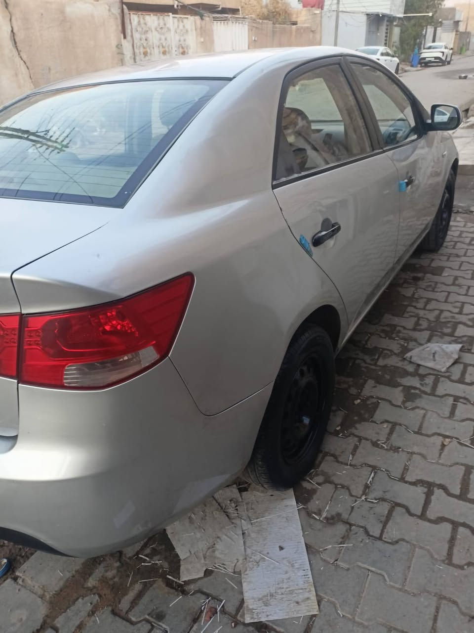 بسم الله سيراتو  ادوات خليجي  دخول جديد البيع او مراوس  سياره جاهزه من كل نواحي كير ومحرك 1600دوش داخل بيجي تخم تاير جديد نضام ايكو داخل جديد سياره نضيفه وجاهزه متوم شمالي الماني طبق الاصل مكان نجف السعر 42وبيه مجال اتصل ودلل  ***********
