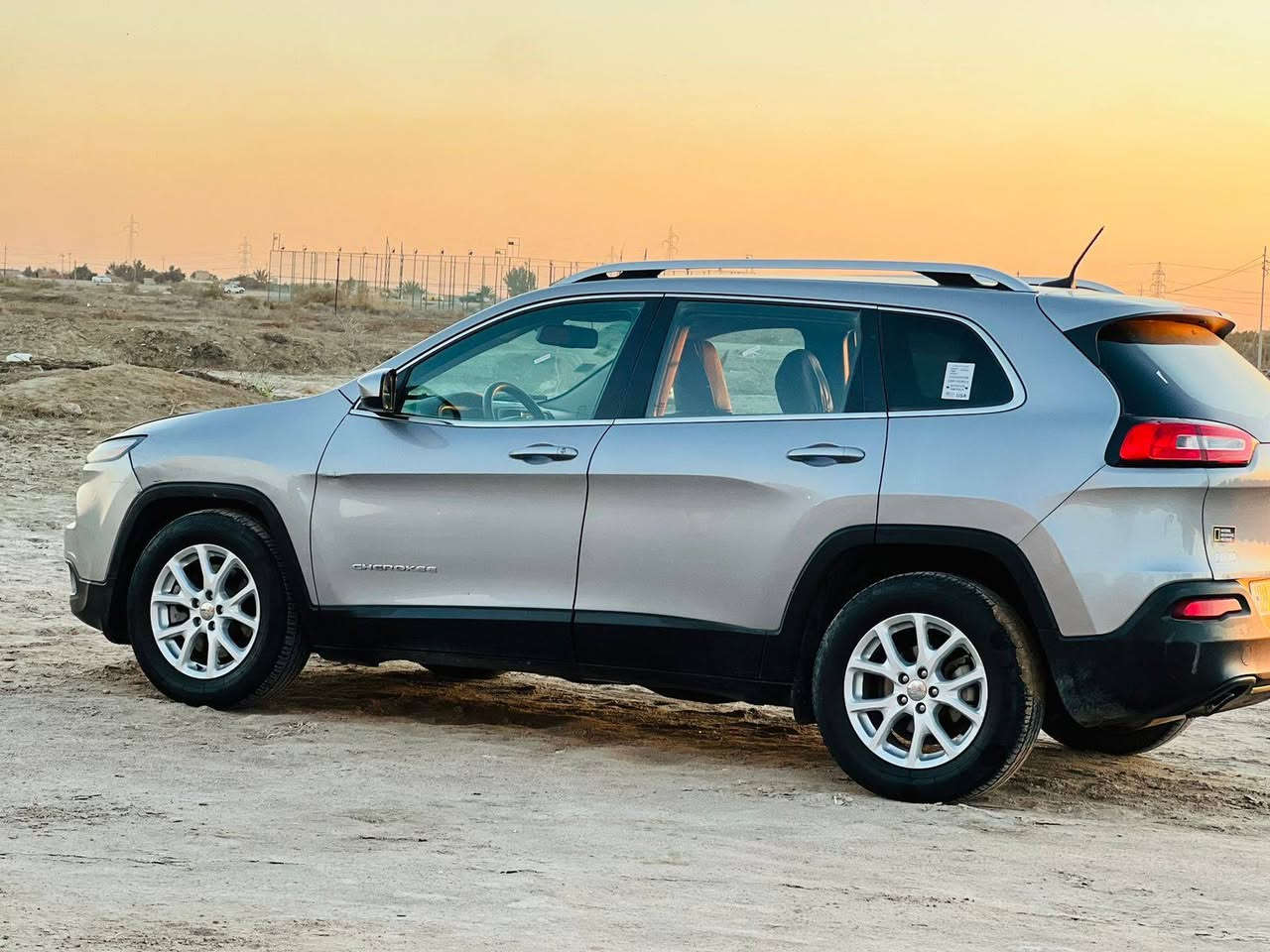 السلام عليكم للبيع جيب بزون 2018 رقم واسط دولي بسمي
حادثها تبديل جاملغ وبنيد بدون دواخل 
مواصفات 
بصمه 
شاشه كامره 
تبريد قطعتين 
وباقي المواصفات 
السياره جاهزه كير محرك حداده تبريد تخم تاير ظ
محرك ما مفتوح 4سلندر 
ماشيه 140 
السعر: 115 وبي مجال 
المكان ناصرية الغراف 
للاستفسار الاتصال على الرقم التالي: ***********
