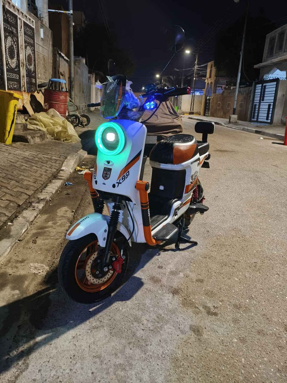 دراجة x900 GT كلة شغال هورن اشاير لايتات عالي ناصي والبطاريات عددهم 5 ((23 امبير)) حالتهن جيدة جدا تمشيك بالشحنة تقريبا 40 كيلو والعقل يتحمل 6 بطاريات تكدر تشدلها الدراجة حلوة عوزها ترتيبات بسيطة بالشكل الخارجي شوية لان ماعندي وكت اسويهن بس العقل والبطاريات فول والوصل موجود سعرهة ((425 وبيها مجال للشراي تفضل خاص)) *********** وانا بالخدمة ((عنواني البصرة الامن الداخلي )) البصرة, العراق
