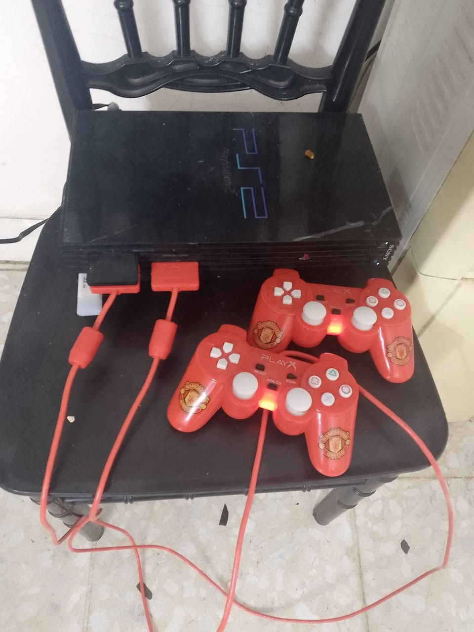 السلام عليكم بلي 2 للبيع مهكر كامل ملحقات سعر 40.  مكاني بغداد الامين لثانية ***********
