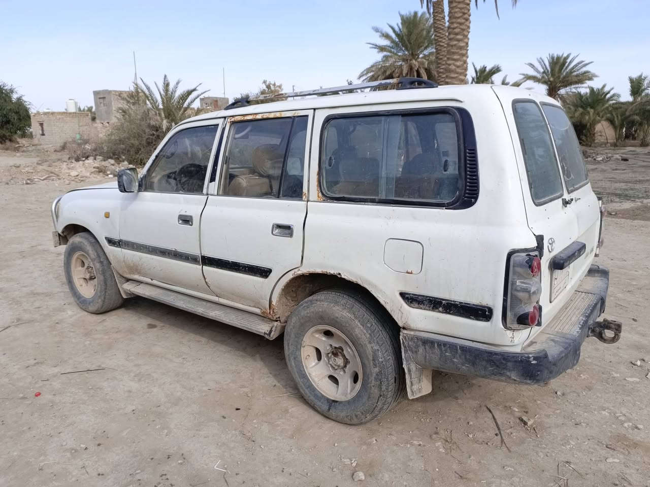 لاندكروز 91محرك وكير بطه رقم مثنى يرادله ترتيب سياره شغاله وتمشي السعر 30     الرقم ***********
