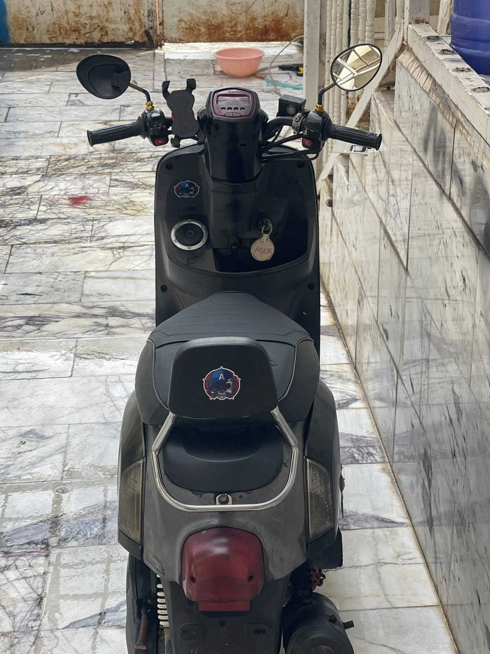 سلام عليكم ورحمة الله وبركاته
ماكس بوليس نوزل للبيع : 

1- الدراجه مفتوحه ولفات فقط البوشه بلاد كفاله .
2- الكهربائيات كلها شغاله .
3- بيه لايت عالي ناصي ابيض مقسم .
4- السلف بأي وقت نكره .
5- الكفرات مصبوغه عام حراري اصلي جماليه .
6- الدراجه بيه سلف 55 .
7- بيه تاير امامي جديد .
8- بيه قطرة دهن تزويد .
9- و بيه مرايات تزويد كاربون فايبر .
10- بيه ستاند تلفون .

السعر : 650 و بيه مجال بسيط .
المكان : الناصريه مركز .
للاستفسار : ***********
رجاءً اذا مو شراي لا تضيع وقتي .
