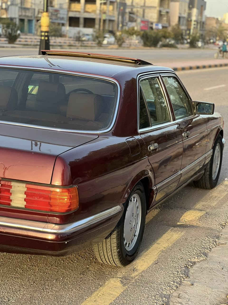 بسم الله ماشاء الله
مارسدس جامبو بيع 
اللون مميز غرفه جلد جديده بيجي 

حجم 300SE
موديل 1989
رقم بغداد شبه مميز
دبل مروحه 
دبل هورن 
اريل كهربائي 
كشنات كهرباء 
ستيرن كهرباء 
مري كهرباء 
جام كهرباء
سلايت طكتين
سنتر لوك 
قواعد دبلات بلاد
كير مكينه بلادي مكفول 
صدر اكسل تخم تاير جديد 
كهربائيات كلها جاهزه 
مصبوغه جماليه بلا ضربه  
منضومه ماء وبانزين كله جديد 
تبريد ثلج تدفئه
السعر 95 مكاني نجف مكلف بنشر اتصل وبيك خير وتدلل ***********
