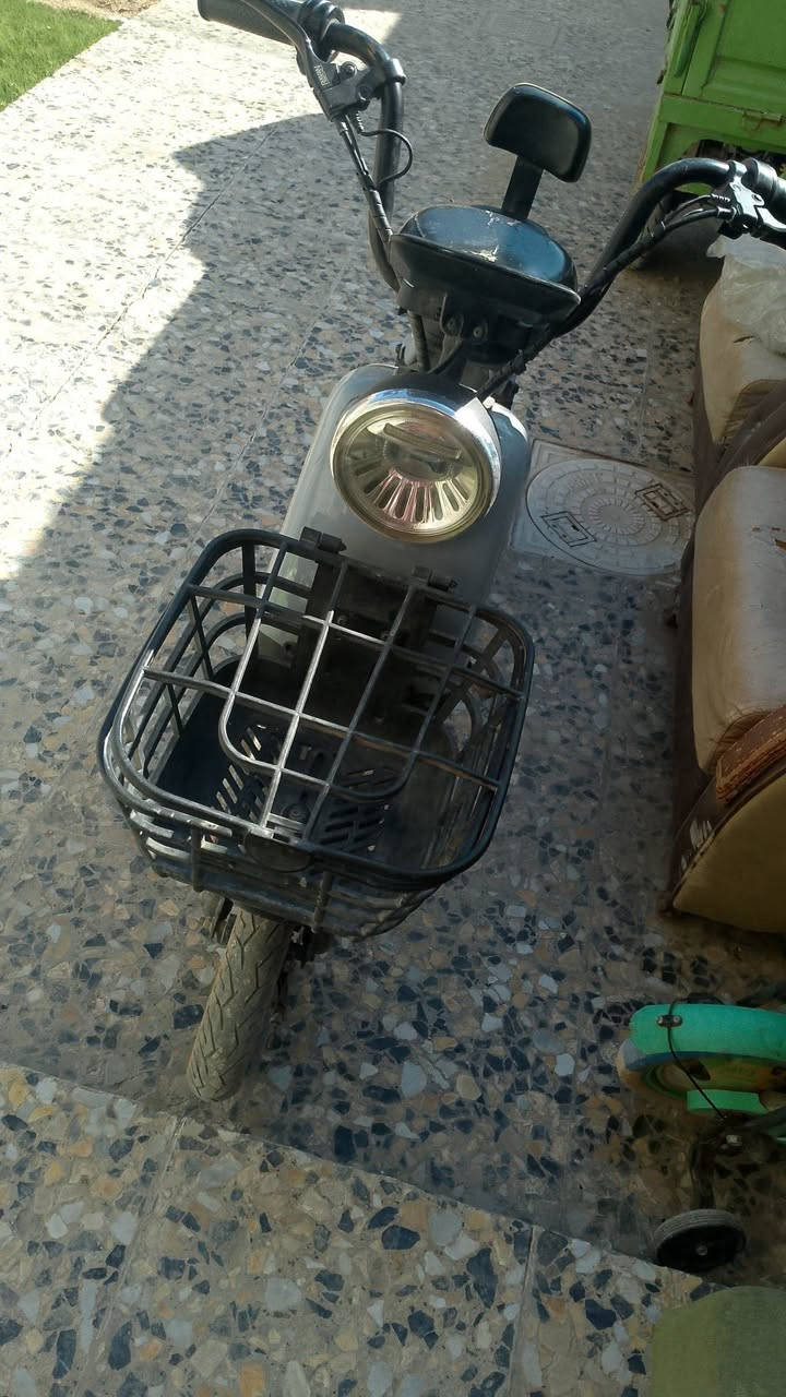 دراجه شحن ريان حجم 14 بطاريات جدد كهربائيات كلشي شغال هورن لايت عالي ناصي نضام انذار وقفل وتشغيل عن بعد السعر 200 وبيه مجال المكان بغداد البياع الشرطه الخامسه رقم الهاتف *********** وبي واتساب
