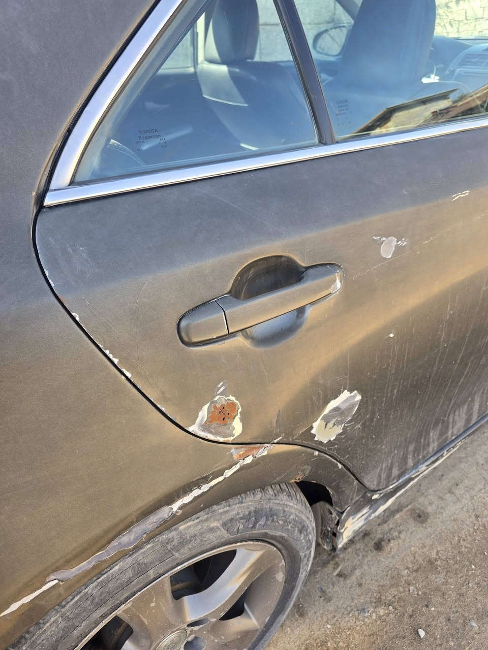 السلام عليكم
كامري 2013 se 
محرك 2500
كير اوتو
جام اوتو
كشن كهرباء
تحكم استيرن
سياره مصبوغة عام  يرادلها صبغ 
بيها ملاحظات تسقط من سعرها.
محرك جديد.
السيارة بأسمنا.
مكاني بغداد سلمان باك  الجعارة 
السعر 68 وبيها مجال مستعجل على البيع.
***********
