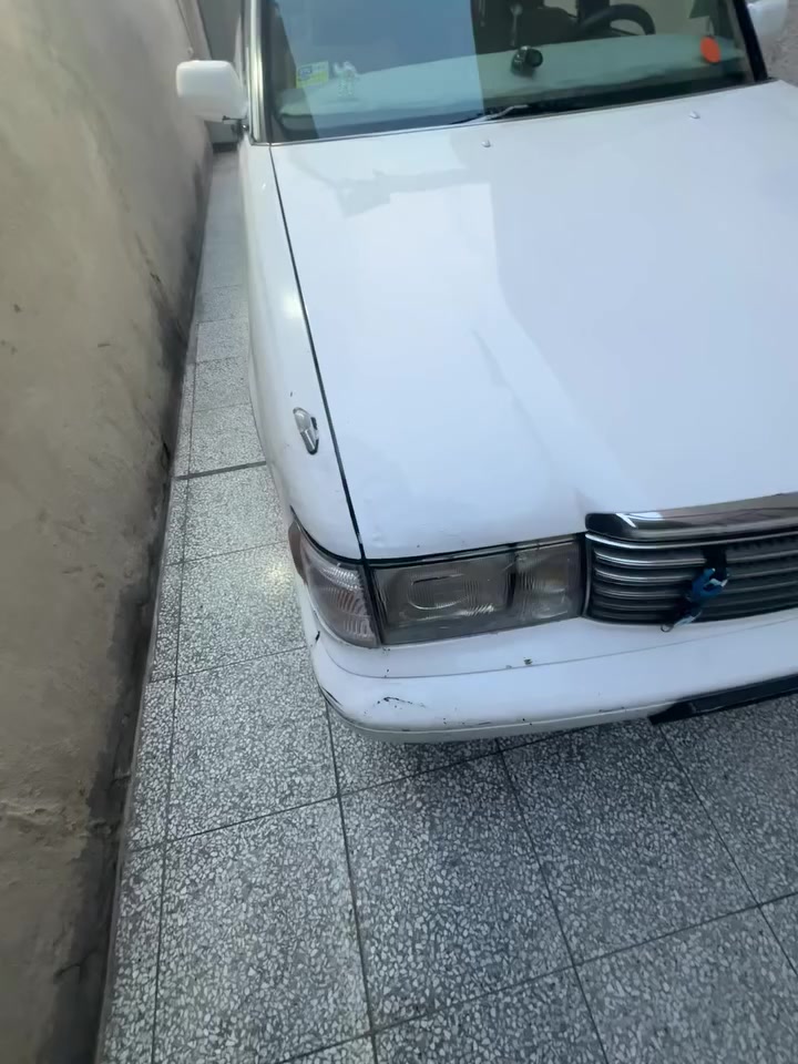 السلام عليكم كراون موديل 1992 بيه مكينة ففتي 2ونص سيارة كلش حلو وتحويل شوكت ما تريد صدر امامي خلفي جديد سيارة ما نقصه اي شي كبل الشارع  سعر 70وبيه مجال الطيبين  مكاني بغداد جسر ديالى ***********
