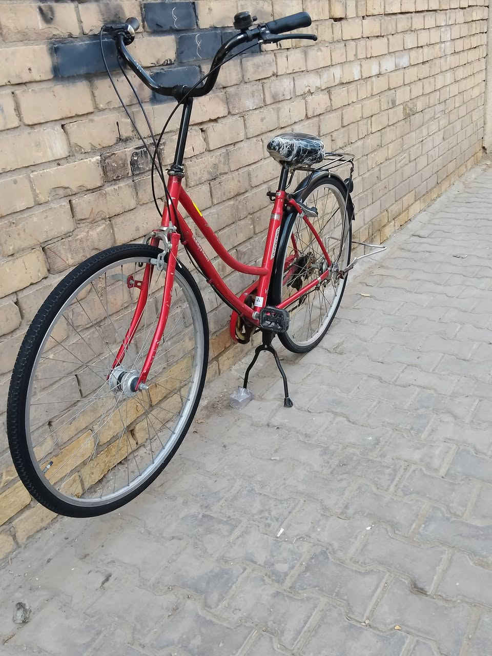 السلام عليكم
بايسكل بناتي عكرب للبيع

ابريكات أمامي خلفي شغلات✅

7نمر✅

حجم27✅

النقص الوحيد جاملغ أمامي

السعر85 وبي مجال💸

العنوان بغداد الجديدة شارع المسبح📍

الرقم ***********📱📞
