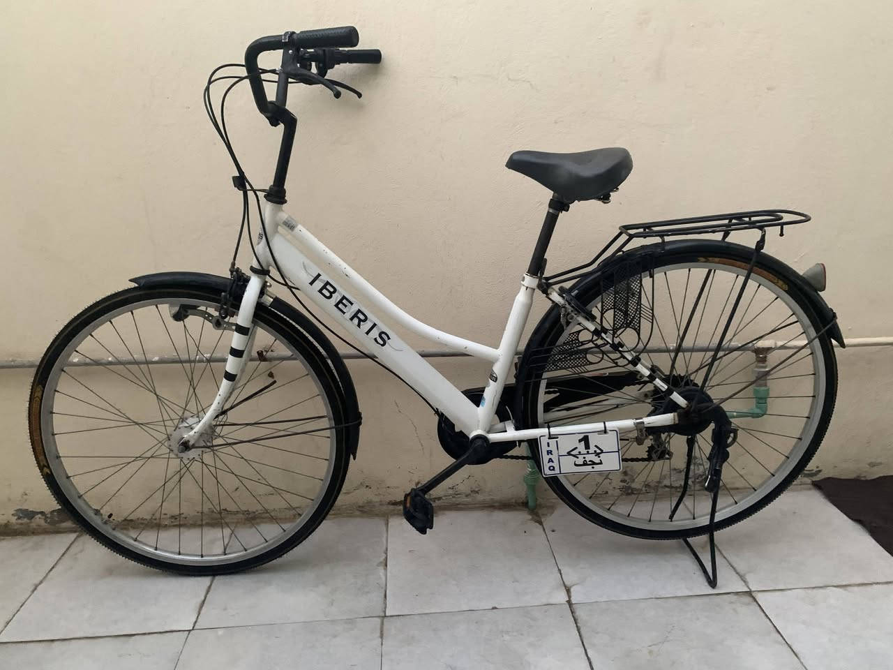 باسكلات ثنين للبيع ثنينهن ياباني البيض حجم ٢٧ او السود حجم ٢٦ الباسكلات نضيفات ما ناقصهن اي شي السعر خاص مكان نجف عباسيه ..
انتصل ***********
