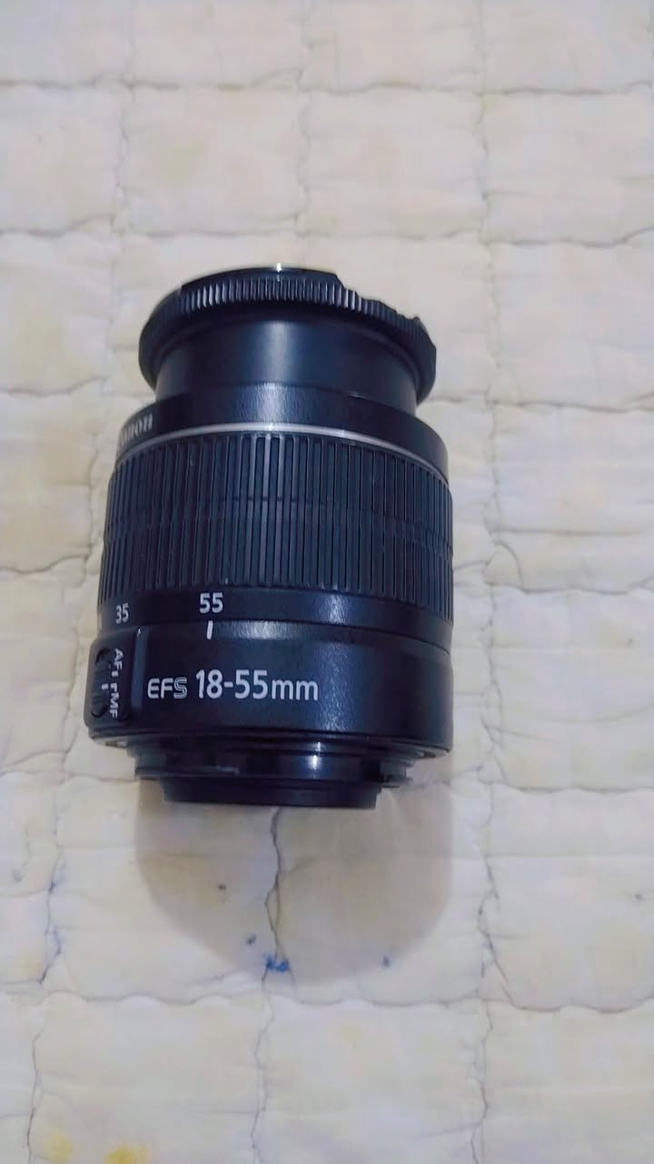 كامره للبيع كانون 750D
نضافه 100/90
ملحقاتها 

عدسه 18.55

شاحنه 

بطاريه 

جيلاتين اصفر 

مك مايك 

رام 32

شراي تواصل على الواتساب 
***********
