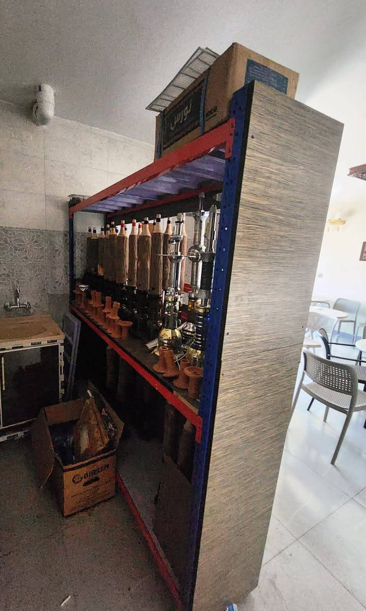 السلام عليكم 
طاولة دائري مع أربعة كراسي 
بلاستيك
 أردني درجة اولى 
غير مستخدم
سعر السيت ١٠٠ الف دينار
يوجد ١٢ سيت مع الكراسي
……..
شاشات /  عدد ٢ حجم ٧٥
 سلم ذكية نوع شينون موديل ٢٠٢٦
فتح كارتون غير مستخدم
سعر الشاشة ٦٠٠ الف 
……..
عارضات /  ايكور تركي عدد ٢
 توزيع شركة الزان
موديل ٢٠٢٦ حجم كبير بحالة الضمان
تشغيل اسبوعين فقط
سعر العارضة  ٤٥٠ الف
………
مجمدة عارضة /  ايكور تركي توزيع شركة الزان 
موديل ٢٠٢٦ حجم كبير بحالة الضمان
تشغيل اسبوعين فقط
السعر ٦٠٠ الف
………
سنك / ستيل ستيل اصلي جديد استخدام اسبوعين متكامل
  حوض مع جناح ايمن مع خلاط
السعر ٢٥٠ الف
ميز تحضير /  ستل ستيل اصلي مع شفة جديد استخدام اسبوعين
السعر ٢٥٠ الف
………
ثرامة TK  / ستل ستيل حجم ٢٢  أصلية متكاملة مع كافة ملحقاتها
جديدة استعمال اسبوعين
السعر ٤٠٠ الف
……..
كنارة لحم /  ستل ستيل ثقيل محلي ثقيل مع انارة متكاملة
 جام ٦ ملم  جديدة استعمال اسبوعين
السعر ٣٥٠ الف
…….
منقلة مشويات /  ستيل ستيل ثقيل محلي مع دكت ومفرغة هواء جديدة استعمال اسبوعين 
السعر ٣٥٠ الف
………
شواية بركر/ ستيل ستيل ثقيل تعمل مزدوج  غاز مع فحم 
منظومة الغاز متكاملة ومجهزة بفحم صناعي ٧ كغم
السعر ٣٥٠ الف
……..
محضرة فحم نراكيل ستيل ستيل محلية متكاملة غير مستخدمة 
السعر ٥٠ الف
…….
محضرة فنكر ستيل ستيل محلية متكاملة غير مستخدمة
السعر ٥٠ الف
…….
رفوف خزن حديد ثقيل اصلي
عرض ٢ متر  وعمق ٦٠ سم وارتفاع مترتين ونصف
 مغلف بخشب ديكورات  mdf  مع انارة استخدام اسبوعين
العدد ٢ قطعة
سعر القطعة ٤٠٠ الف مع الديكور والانارة
……..
رفوف خزن حديد اصلي 
ارتفاع مترونصف وعرض مترين  وعمق ٤٠ سم مغلف خشب ديكورات mdf
استخدام اسبوعين
السعر ١٥٠ الف مع الديكور
 *********** 
المكان بغداد الحريه للتواصل على الرقم
