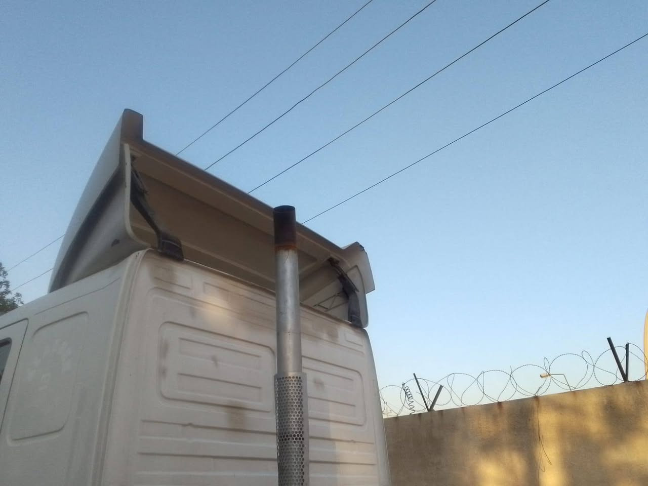 السلام عليكم كاسحه اكسور جديده سعره 4اوراق رقم هاتف ***********
