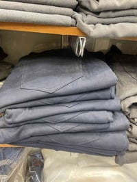 متوفر بنطلون رجالي  رسمي وكابوي  العدد 250 الى 300 قطعه  الي  يريدهن ت...