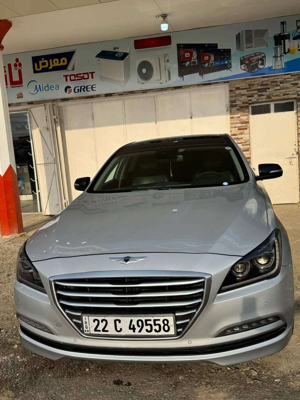 جينيسس 2015-G80 – فئة بريستيج (Prestige)
⚙️ المواصفات:             
المحرك (V6) بسعة 3.8 لتر يولد قوة 311 حصان
 1. شاشة معلومات ملونه مقاس 7 بوصه وسط العدادات التقليدية+ شاشة معلومات وترفيه مقاس 8 بوصة تدعم ملاحة
 2. المقاعد جلد فاخر (نابا)
 3. كشنات أمامية كهربائية (12 وضعية)+ تبريد وتدفئة + كشنات خلفية تدفئة
 4.  نقطة العمياء
 5. تحديد مسار + تنبيه الخروج عن المسار
 6. علامة ترحيب (شعار جينيسس) عند الاقتراب
 7. حساسات أمامية وخلفية 360 درجه
 8. مرايا تعتيم ذاتي + قلاب + هيتر + شعار جينيسس
 9. زجاج دبل عازل
 10. لايت LED نهاري وليلي + عدسات زينون عالي/واطي أوتو
 11. خاصية الصعود المريح (الكشن يرجع للخلف مع الستيرن عند النزول )
 12. خفض صوت التبريد والصوت تلقائياً أثناء الاتصال
 13. نظام صوتي Lexicon بـ 17 سماعة
 14. فتح صندوق  تلقائي عند الاقتراب
 15. 4 وضعيات قيادة: عادي – إيكو – سبورت 
 16. ستيرن كهرباء 
 17. كير  8 نمر
 18. شفتات ستيرن
 19. بانوراما كامل
 20. خزن ميموري لوضعيات الكشن
 21. بردة بلاد زجاج الابواب الخلفية
‏ 22. Auto Hold
 23. مسافة مقطوعة 180 الف كيلو
 24. تبريد 3 مناخات منفصل
 25. جام أوتو (4 جام)
 26. تدفئه بالستيرن + اهتزاز بالستيرن
 27. مانع تصادم+ قياده ذاتيه+ مثبت سرعة ذكي يحافظ على المسافه بينك وبين السيارة الامامية
 28. بانوراما ثلاث وضعيات
 29.ترحيب عند الاقتراب وبصمة ابواب وصندوق ذكي
30 . فور ويل 4WD
31. ويل 18 رياضي

تحويل ثاني يوم
 —————— للأستفسار 📞 *********** 
 السيارة بدون حادث كفالة
السعر 183$ 
المكان : الديوانية
