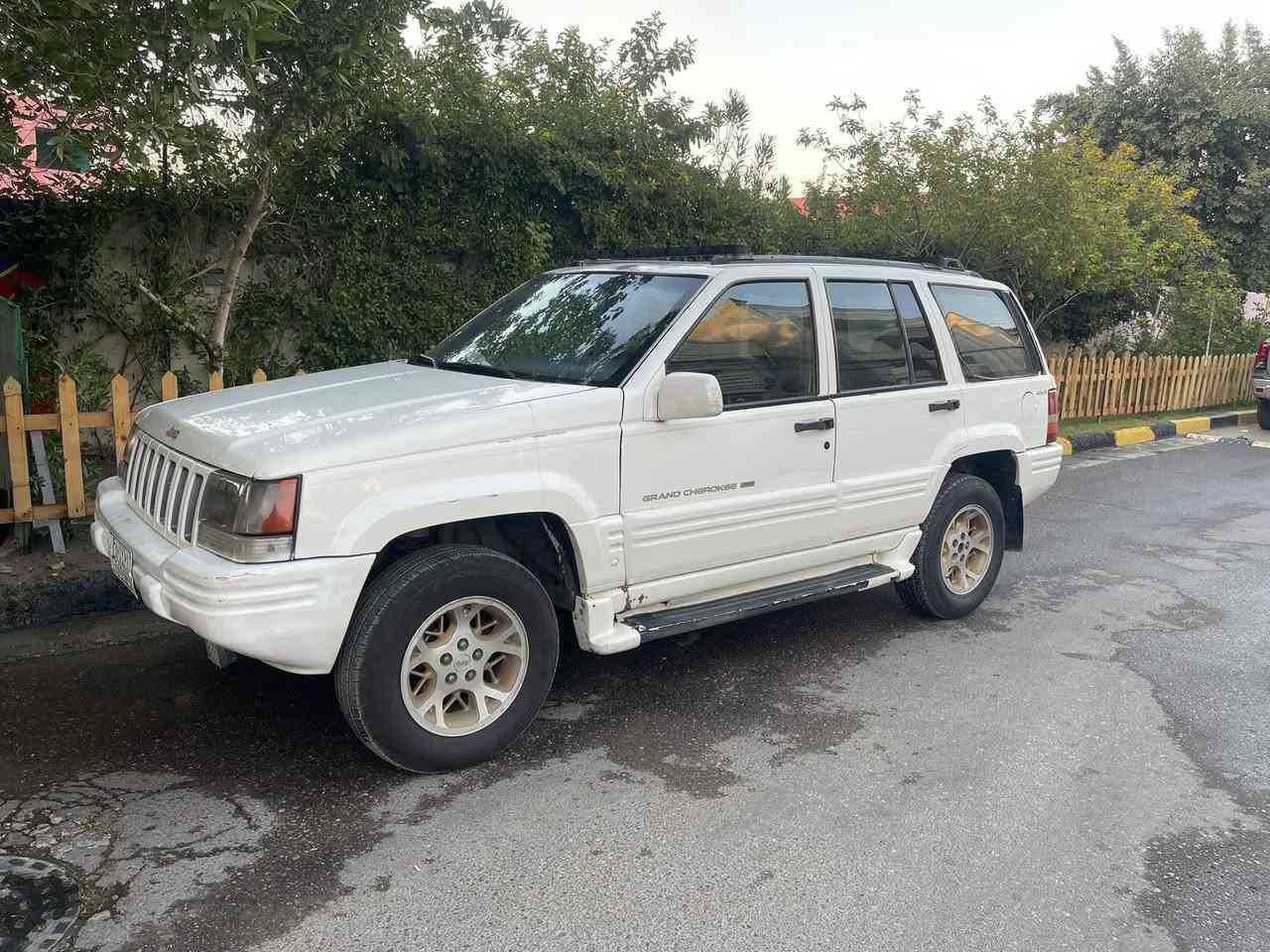 السلام عليكم
جيب 96  محرك وكير 3000 VVT تبريد شغال منضومه كلها جديده كهربائيات شغاله  كشر نضيف تايرات جديد باتري جديد صدر بحاله جيده شغل واطلع للبصره 
***********
